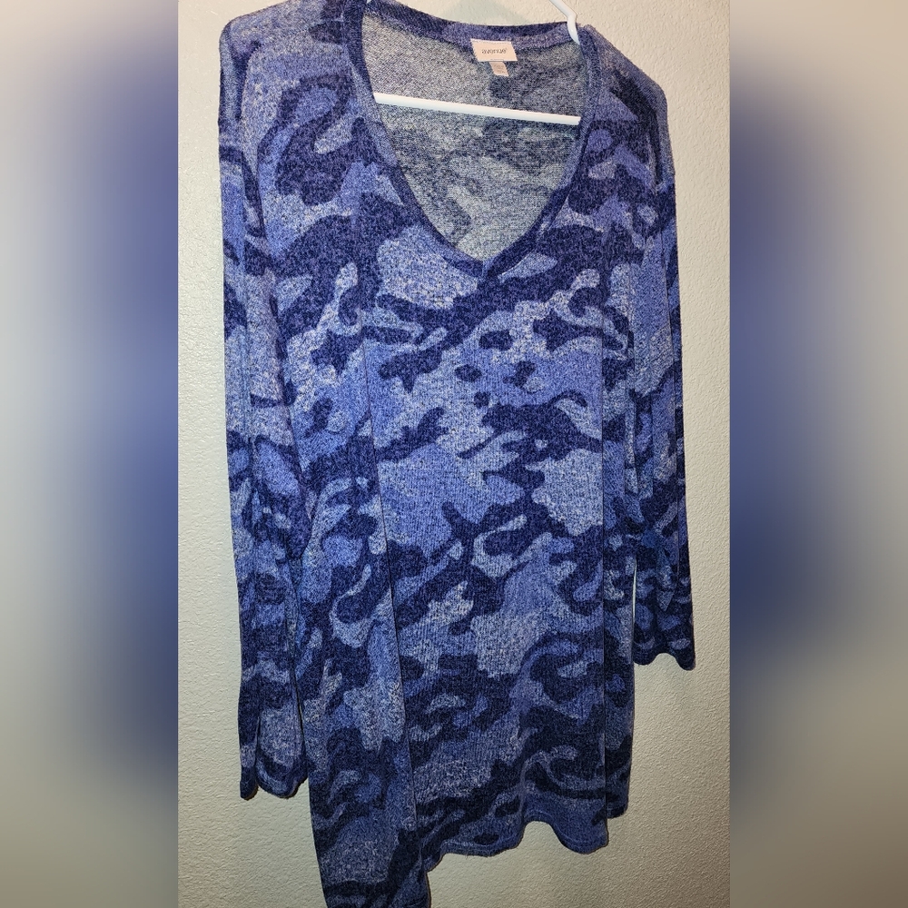 Avenue plus size v-neck hacci camo top long sleeve blue